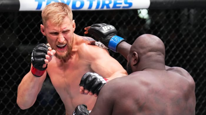 Alexander Volkov def. Jairzinho Rozenstruik